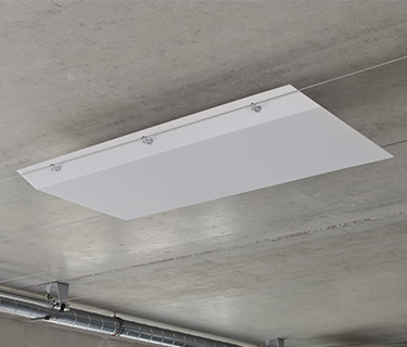 Voile acoustique flottante horizontale UNIVERSE avec classe de protection incendie renforcée