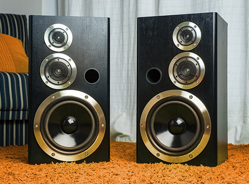 Isolation d’un subwoofer Les enceintes de basses et les subwoofers produisent de fortes vibrations et doivent donc être isolés de manière adéquate.