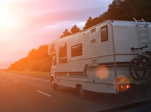 L’isolation acoustique dans le camping-car et la caravane assure tranquillité et détente pendant le voyage.