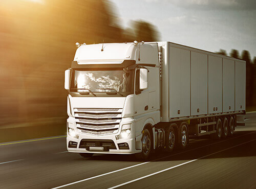 Moins de bruit dans le camion et les véhicules spéciaux. L’isolation acoustique dans le camion apporte plus de tranquillité sur la route.