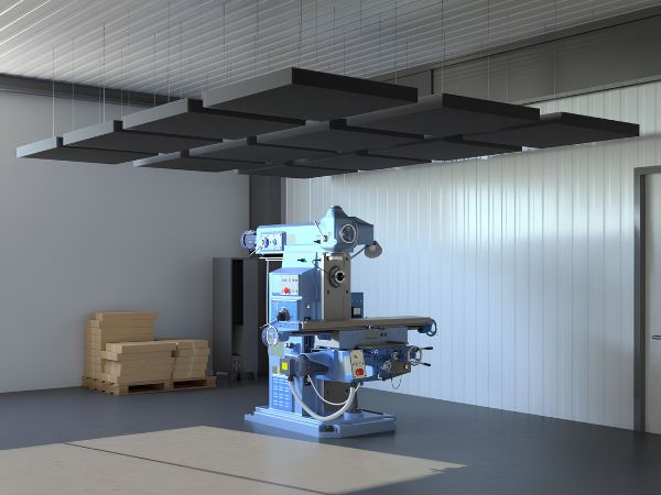 Absorbeur acoustique avec système HANGER au-dessus d'une machine