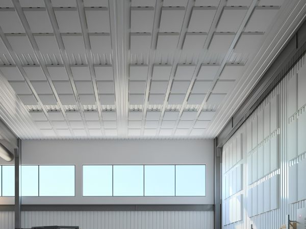 Absorbeur acoustique avec système MAGNETIC dans un hall industriel