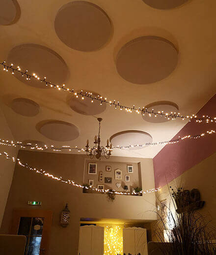 Le plafond acoustique aixFOAM dans l'auberge Schellental