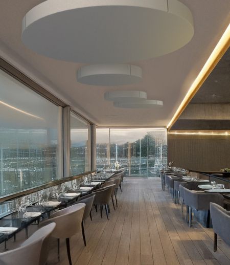 Absorbeurs de plafond ronds dans la restauration