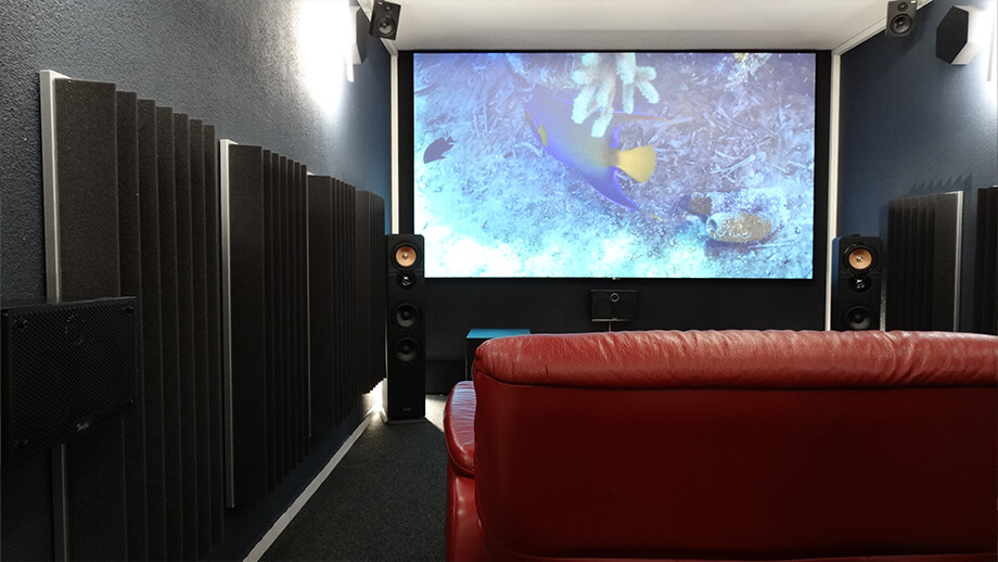 Isolation acoustique pour home cinéma avec ROWS dans des cassettes suspendues (upFRAME)