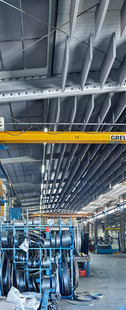 VERTICAL Industry hanging elements in an industrial hall