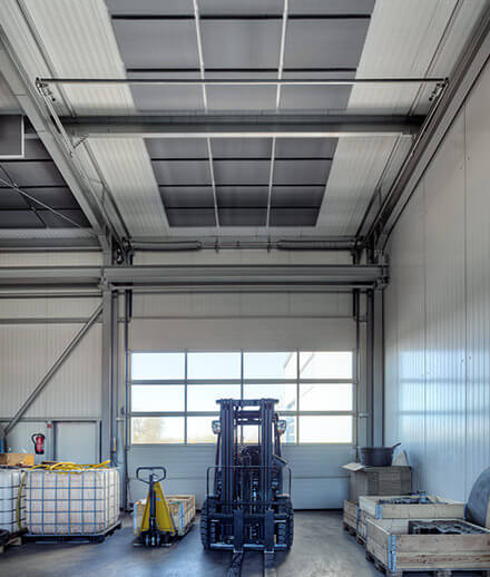 sound absorber Flex IND on the ceiling of a hall