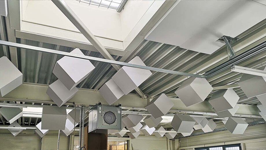 CUBIX cubes d'isolation acoustique dans un couloir