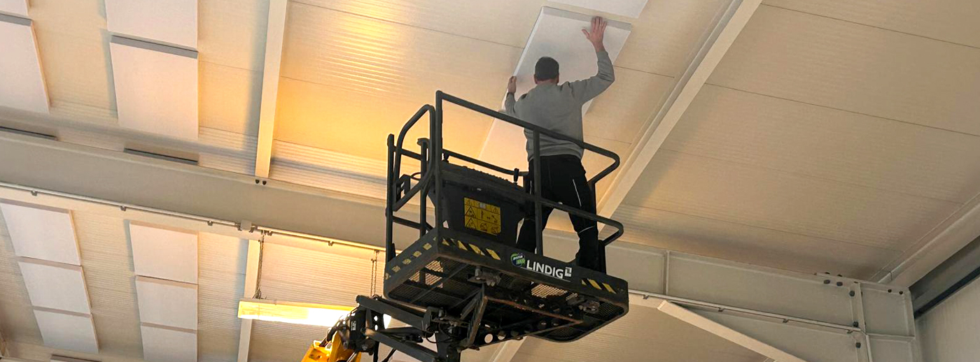 Installation de panneaux d'isolation acoustique FLEX Magneto Industry