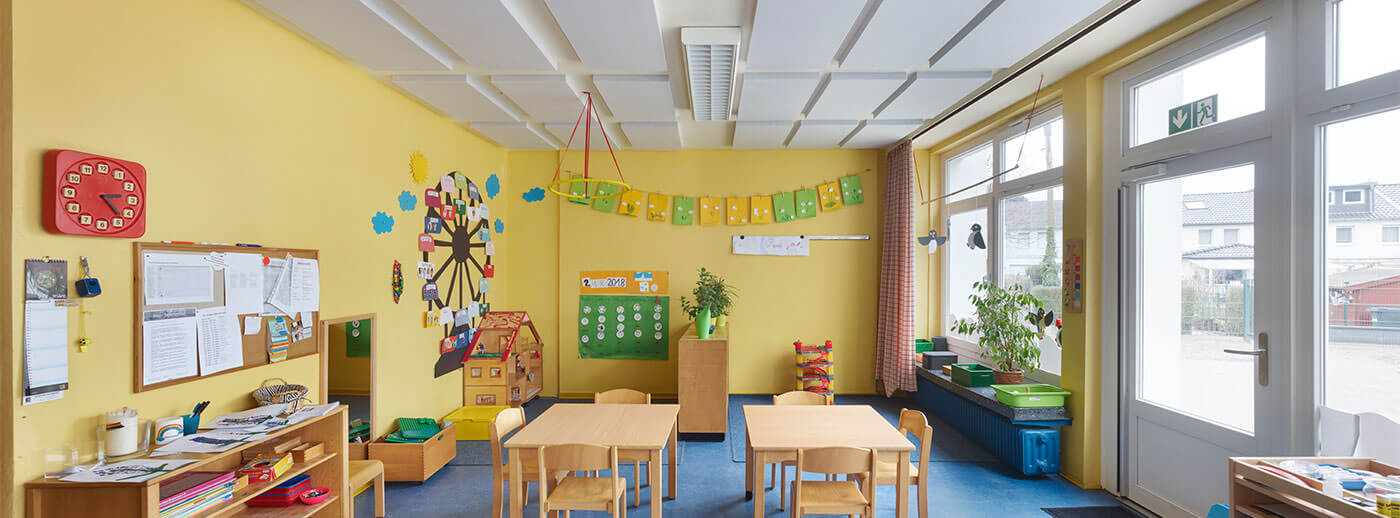 Absorbeur de bruit avec classe de protection contre l'incendie DIN4102 B1 dans un jardin d'enfants