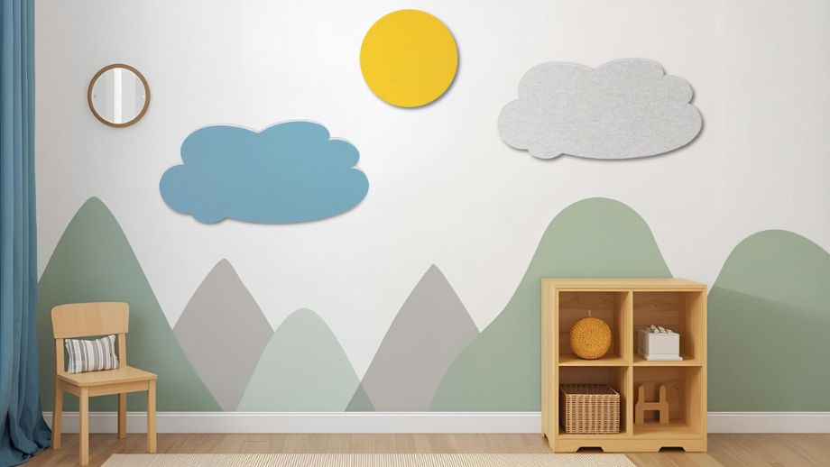 SCHLUMMERLAND Cloud et FELT Drop accrochés au mur dans une crèche