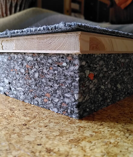 Mousse acoustique lourde pour découpler un support de batterie