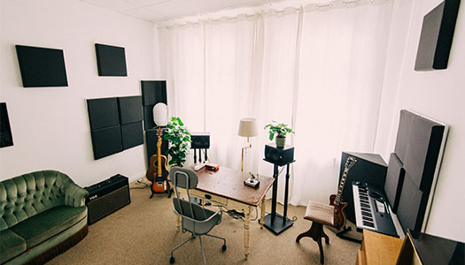 Studio d'enregistrement WUPPERwerft avec absorbeurs de son aixFOAM
