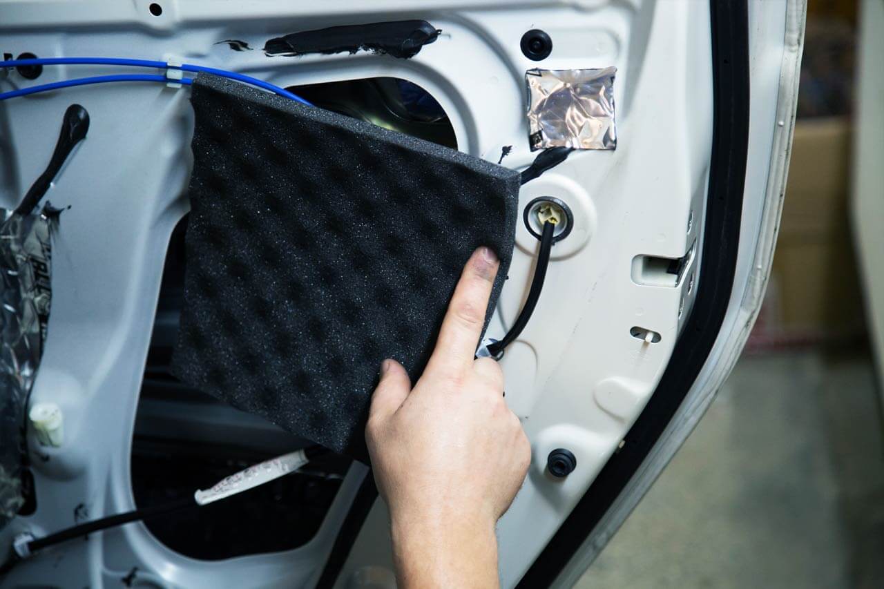 Solutions d’isolation acoustique aixFOAM Technics pour l’industrie automobile